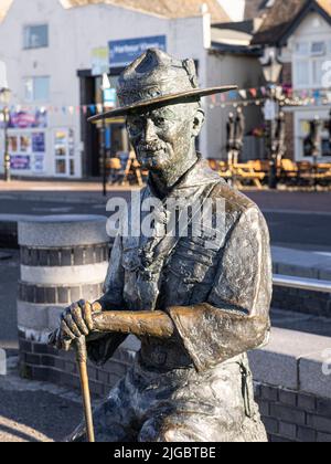 Poole Dorset Inghilterra 9 luglio 2022 Statua del Signore Robert Baden Powell, fondatore del movimento scout. Foto Stock