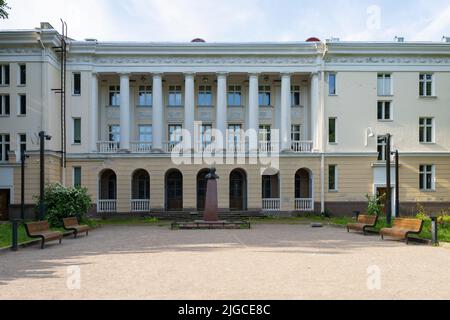 Tallinn, Estonia. Luglio 2022. Vista dell'edificio del Centro Culturale Russo nel centro della città Foto Stock