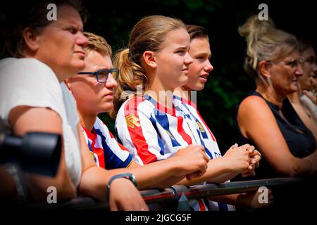 LOON OP ZAND, PAESI BASSI - LUGLIO 9: Sostenitori di Willem II durante l'amichevole incontro tra Willem II e SC Telstar allo Sportpark De Klokkenberg il 9 luglio 2022 a Loon op Zand, Paesi Bassi (Foto di Geert van Erven/Orange Pictures) Foto Stock