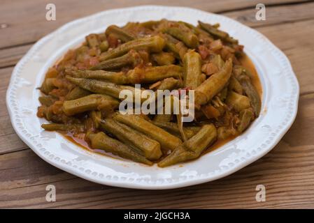 Okra in pentola, il cibo preferito tradizionale greco Foto Stock