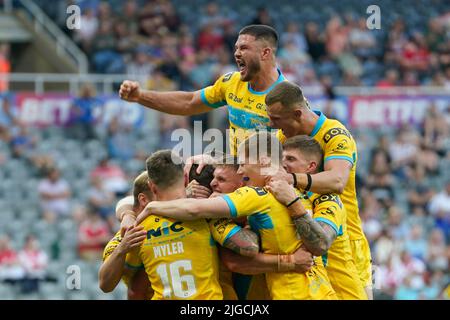 I giocatori di Leeds Rhinos celebrano una prova di Aidan Sezer #7 di Leeds Rhinos Foto Stock