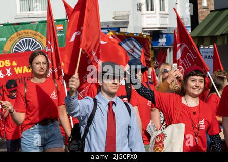 Durham, Regno Unito: 9 luglio 2022: Gala dei minatori di Durham. "The Big Meeting" ritorna dopo una pausa di due anni a causa della covid, riunendosi nuovamente villaggi di fossa, striscioni, sindacati e bande di ottoni in una splendida giornata di sole a Durham, nel nord dell'Inghilterra. Crediti: Hazel Plater/Alamy Live News Foto Stock