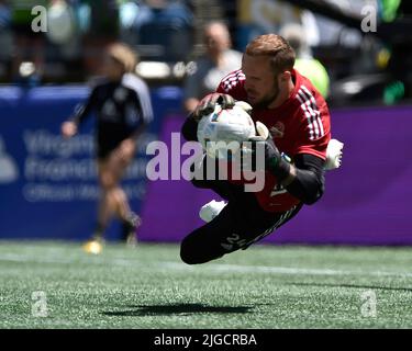 Seattle, WA, Stati Uniti. 09th luglio 2022. Stefan Frei, portiere dei Seattle Sounders, prevede una sosta durante i riscaldamenti prima della partita di calcio MLS tra il Portland Timbers e il Seattle Sounders FC al Lumen Field di Seattle, Washington. Steve Faber/CSM/Alamy Live News Foto Stock