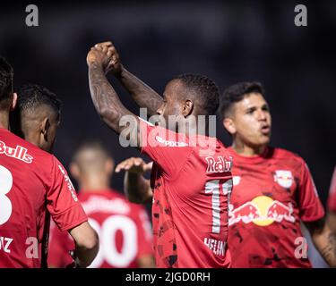 Braganca Paulista, San Paolo, Brasile. 9th luglio 2022. Campionato brasiliano di Calcio: Red Bull Bragantino vs Avai. 9 luglio 2022, Braganca Paulista, Sao Paulo, Brasile: Partita di calcio tra Red Bull Bragantino e Avai, valida per il sedicesimo round del Campionato brasiliano di calcio, che si tiene allo stadio Nabi Abi Chedid, a Braganca Paulista, San Paolo, sabato (9). Il team Red Bull Bragantino ha vinto la partita con il punteggio di 4-0, con gol segnati da Luan Candido, Alerrandro, Helinho e Praxedes. Credit: Leonardo Sguacabia/Thenews2 (Credit Image: © Leonardo Sguacabia/TheNEWS2 via ZUMA Press Wire) Foto Stock