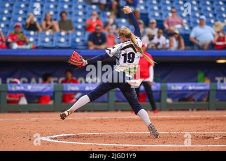 Hoover, ALABAMA, Stati Uniti. 9th luglio 2022. 9 luglio 2022, Hoover, Alabama, USA: Gli atleti Elite si riuniscono da tutto il mondo per competere nei Giochi del mondo, (un evento internazionale multi-sport di 11 giorni organizzato con il supporto del Comitato Olimpico Internazionale). Il lanciatore australiano ELLEN ROBERTS (19) si contrappone al Giappone nei Giochi del mondo a Hoover, Alabama. (Credit Image: © Jeremy Raines/ZUMA Press Wire) Foto Stock