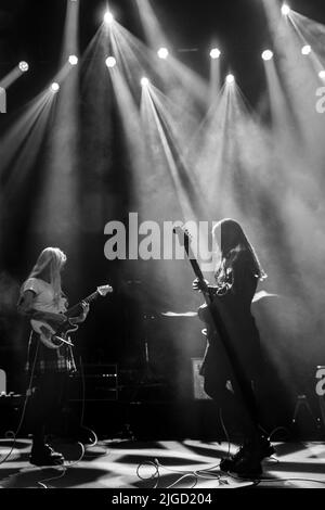 LONDRA, INGHILTERRA: Inalatore di supporto per le gambe umide al Kentish Town Forum con: Hester Chambers, Rhian Teasdale dove: Londra, Regno Unito quando: 06 Ott 2021 Credit: Neil Lupin/WENN Foto Stock