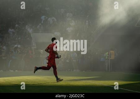 Il portiere della LAFC Maxime Crépeau (16) prende il campo prima dell'inizio di una partita MLS contro LA Galassia DI LA, venerdì 8 luglio 2022, al Banc di Cali Foto Stock