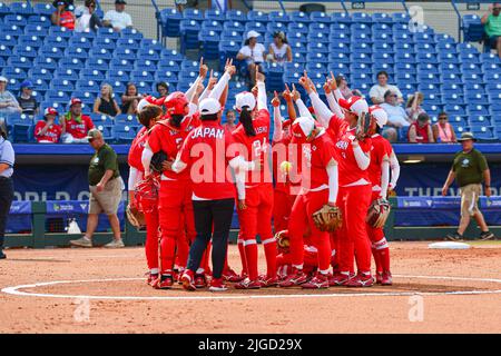 Hoover, ALABAMA, Stati Uniti. 9th luglio 2022. 9 luglio 2022, Hoover, Alabama, USA: Gli atleti Elite si riuniscono da tutto il mondo per competere nei Giochi del mondo, (un evento internazionale multi-sport di 11 giorni organizzato con il supporto del Comitato Olimpico Internazionale). Giappone Softball capoddle prima della loro matchup con l'Australia nel mondo Giochi a Hoover si è incontrato a Hoover, Alabama. (Credit Image: © Jeremy Raines/ZUMA Press Wire) Foto Stock