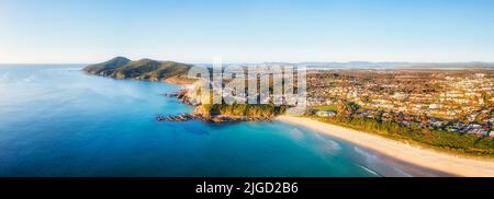 Un miglio di panorama aereo della spiaggia nella citta' di Forster in Australia verso Hawke dirigersi sulla costa del Pacifico. Foto Stock