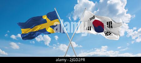 Due bandiere incrociate corea del sud e Svezia che ondeggiano nel vento a cielo nuvoloso. Concetto di rapporto, dialogo, viaggiare tra due paesi. 3d illustra Foto Stock