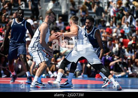 Parigi, Francia. 09th luglio 2022. Concorrenti durante il torneo di pallacanestro Quai 54 (il Campionato Mondiale di Streetball) di Parigi, Francia, il 9 luglio 2022. Credit: Victor Joly/Alamy Live News Foto Stock