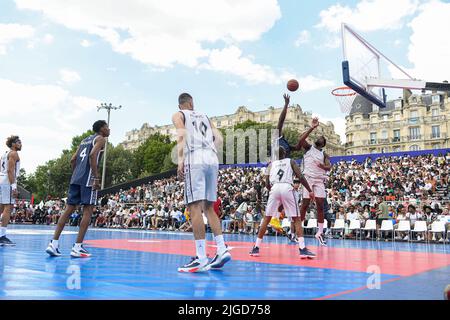 Parigi, Francia. 09th luglio 2022. Concorrenti durante il torneo di pallacanestro Quai 54 (il Campionato Mondiale di Streetball) di Parigi, Francia, il 9 luglio 2022. Credit: Victor Joly/Alamy Live News Foto Stock