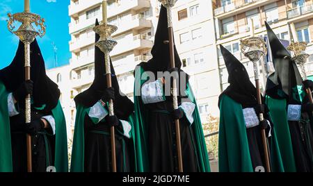 La fraternità della Santa vera croce in processione durante la settimana Santa a Valladolid, Spagna Foto Stock