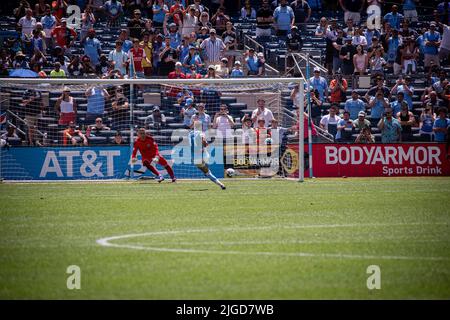 NEW YORK, NY - 9 LUGLIO: Valentin Castellanos segna un calcio di punizione per il NYC FC nella prima metà della loro partita contro le rivoluzioni del New England allo Yankee Stadium il 9 luglio 2022 a New York, NY, Stati Uniti. (Foto di Matt Davies/PxImages) Credit: PX Images/Alamy Live News Foto Stock