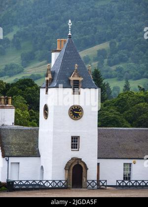 La torre dell'orologio del castello di Blair a Pitlochry, Perthshire, Scozia, Regno Unito. Foto Stock