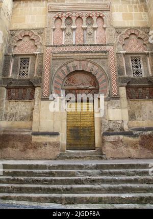 Ingresso spettacolare alla Cattedrale la Mezquita di Cordoba (Spagna) la Mezquita è una cattedrale cattolica romana di Córdoba, Spagna. Inizialmente era un Foto Stock