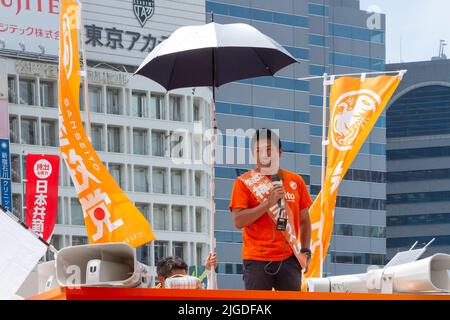 Tokyo, Giappone. 09th luglio 2022. Sohei Kamiya electioneering per la festa Sanseito nel distretto di Shinjuku. (Foto di Damon Coulter/SOPA Images/Sipa USA) Credit: Sipa USA/Alamy Live News Foto Stock