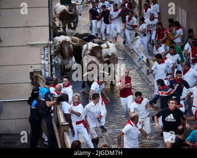 Pamplona, Spagna. 10th luglio 2022. Quarta corsa di toro dei festeggiamenti di San Fermin a Pamplona, 10 luglio 2022. Cuarto en Pamplona, 10 de Julio de 2022. 900/Cordon Press Credit: CORDON PRESS/Alamy Live News Foto Stock