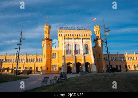 Wroclaw Polonia, 4 dicembre 2020, la stazione ferroviaria principale di Wroclaw Glowny in città Foto Stock