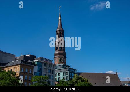 Il campanile della chiesa principale di Sankt Katharinen ad Amburgo Foto Stock