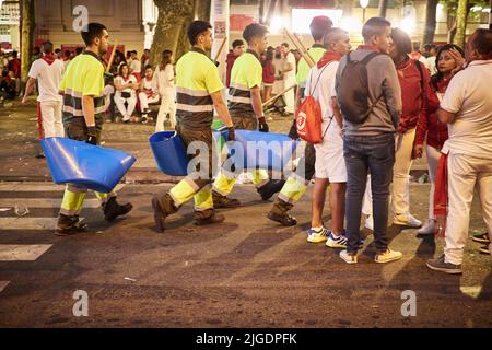 Pamplona, Spagna. 10th luglio 2022. Atmosfera domenicale durante i festeggiamenti di San Fermin a Pamplona, 10 luglio 2022. domingo de la Festa de San Fermin en Pamplona, 10 de Julio de 2022. 900/Cordon Press Credit: CORDON PRESS/Alamy Live News Foto Stock