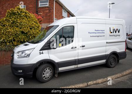 Livv Housing gruppo van veicolo parcheggiato al di fuori della vecchia proprietà a liverpool regno unito Foto Stock