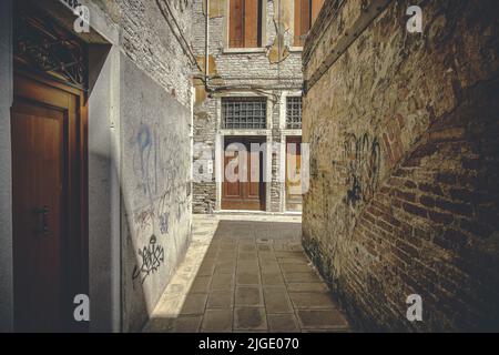 un cortile a venezia Foto Stock