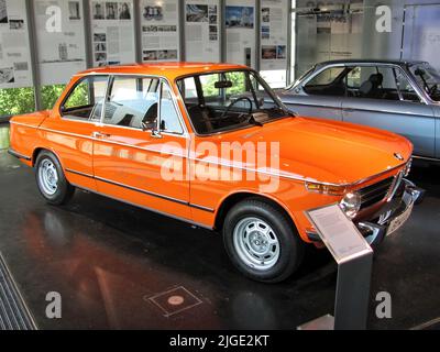 26.07.2013, Germania, Monaco di Baviera, Museo BMW: Famosa BMW 2002 TII in mostra Foto Stock