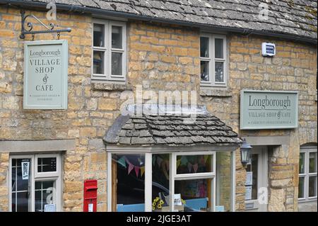 Longborough Village Shop and Cafe, un'azienda di proprietà della comunità nel villaggio di Gloucestershire di Longborough vicino a Moreton in Marsh Foto Stock