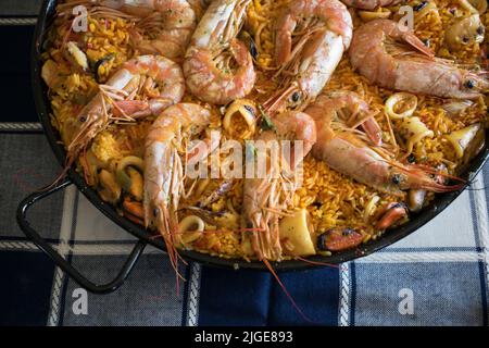 Tipico spagnolo paella di frutti di mare Foto Stock