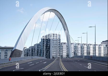 Il ponte Clyde Arc Squinty sul fiume Clyde a Glasgow Foto Stock