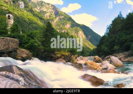 Bella Valle Verzasca in Ticino Svizzera Foto Stock