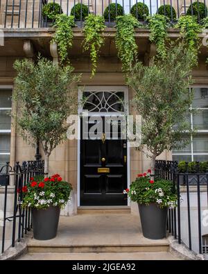 Il bellissimo esterno georgiano di un edificio a Wilton Cresent a Londra, Regno Unito. Foto Stock