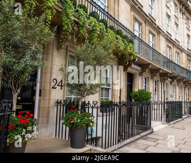 Londra, Regno Unito - Agosto 12th 2021: Splendide proprietà in stile georgiano a Wilton Crescent a Londra, Regno Unito. Foto Stock