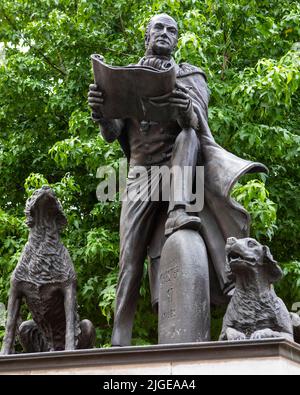 Londra, Regno Unito - Agosto 12th 2021: Una statua di Sir Robert Grosvenor su Belgrave Square a Londra, Regno Unito. Grosvenor era membro del Parlamento e ha fatto il Marques Foto Stock