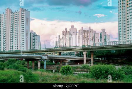 Vista della città di Anyang, Gyeonggi-do, Corea Foto Stock