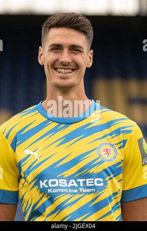 Brunswick, Germania. 10th luglio 2022. Calcio: 2. Bundesliga, sessione fotografica per la stagione 2022/23, Eintracht Braunschweig, Danilo Wiebe. Credit: Swen Pförtner/dpa - NOTA IMPORTANTE: In conformità con i requisiti della DFL Deutsche Fußball Liga e della DFB Deutscher Fußball-Bund, è vietato utilizzare o utilizzare fotografie scattate nello stadio e/o della partita sotto forma di immagini di sequenza e/o serie di foto video-simili./dpa/Alamy Live News Foto Stock