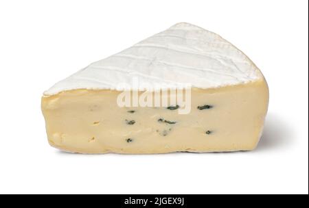 Pezzo di Cambozola tedesca, formaggio brie blu isolato su sfondo bianco da vicino Foto Stock