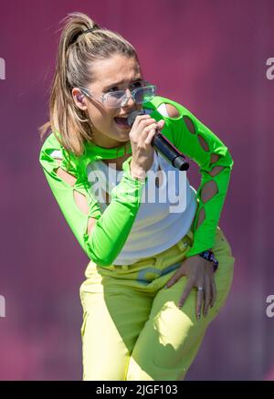 Mimi Webb si esibisce sul palco principale del TRNSMT Festival a Glasgow Green a Glasgow. Data foto: Domenica 10 luglio 2022. Foto Stock