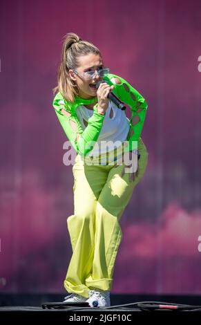 Mimi Webb si esibisce sul palco principale del TRNSMT Festival a Glasgow Green a Glasgow. Data foto: Domenica 10 luglio 2022. Foto Stock