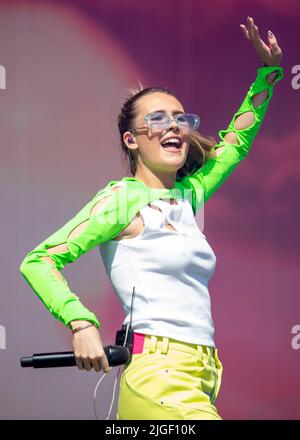 Mimi Webb si esibisce sul palco principale del TRNSMT Festival a Glasgow Green a Glasgow. Data foto: Domenica 10 luglio 2022. Foto Stock