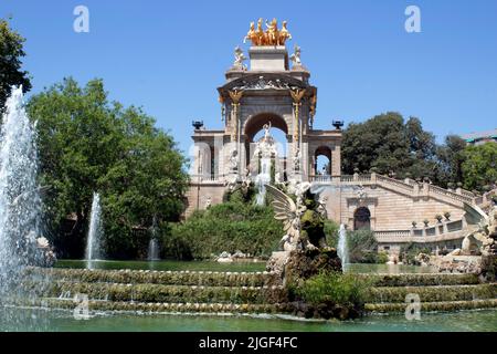 Quadriga de l'Aurora in cima alla Font de la cascada, nel Parc de la Ciutadella, Ciutat Vella, Barcellona, Catalogna, Spagna Foto Stock