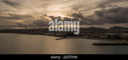 Tramonto costiero su Puerto del Rosario Foto Stock