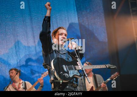 Brit Awards e il vincitore dei premi musicali di YouTube, il cantautore inglese George Ezra Barnet, nel 2014, si esibisce dal vivo sul palco di John Peel al Festival di Glastonbury. Foto Stock