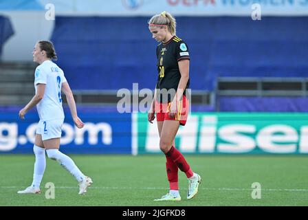 Manchester, Regno Unito. 10th luglio 2022. Justine Vanhevermaet in Belgio sembra sconvolta dopo una partita tra la squadra nazionale belga di calcio femminile, le fiamme rosse e l'Islanda, a Manchester, Inghilterra domenica 10 luglio 2022, prima partita nel gruppo D al torneo femminile Euro 2022. Il Campionato europeo di calcio femminile UEFA 2022 si svolgerà dal 6 al 31 luglio. BELGA PHOTO DAVID CATRY Credit: Belga News Agency/Alamy Live News Foto Stock