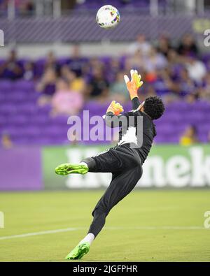 Orlando, FL: Il portiere di Orlando City Pedro Gallese (1) fa un salvataggio durante una partita MLS contro l'Inter Miami, sabato 9 luglio 2022, all'Exploria S. Foto Stock