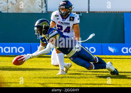 Stoccarda, Germania. 10th luglio 2022. 2 Malcolm Washington/Stuttgart Surge vs. DB # 24 Karim ben El Ghali/Frankfurt Galaxy Credit: Frank Baumert/Alamy Live News Foto Stock