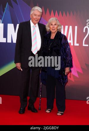 Il BFI 65th London Film Festival UK Premiere di 'The Power of the Dog' tenuto presso la Royal Festival Hall di Southbank - Arrivi con: Wanda Ventham, Timothy Carlton dove: Londra, Regno Unito quando: 11 Ott 2021 credito: Mario Mitsis/WENN Foto Stock