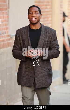 Celebrità tra cui Martin Short e Jonathan Majors a Jimmy Kimmel Live! studi a Los Angeles, California caratterizzando: Jonathan Majors dove: Los Angeles, California, Stati Uniti quando: 11 Ott 2021 accreditamento: Guillermo Proano/WENN Foto Stock