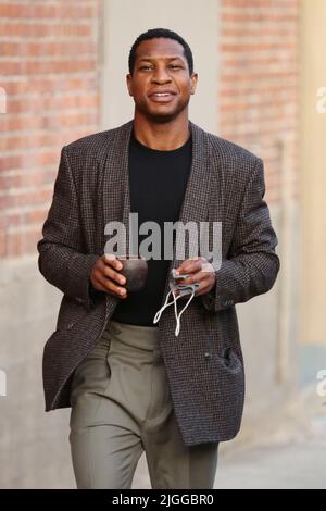 Celebrità tra cui Martin Short e Jonathan Majors a Jimmy Kimmel Live! studi a Los Angeles, California caratterizzando: Jonathan Majors dove: Los Angeles, California, Stati Uniti quando: 11 Ott 2021 accreditamento: Guillermo Proano/WENN Foto Stock